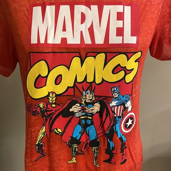 MARVEL COMIC juniors T shirt red with superheroes front very lightweight soft Sm - Picture 2 of 9